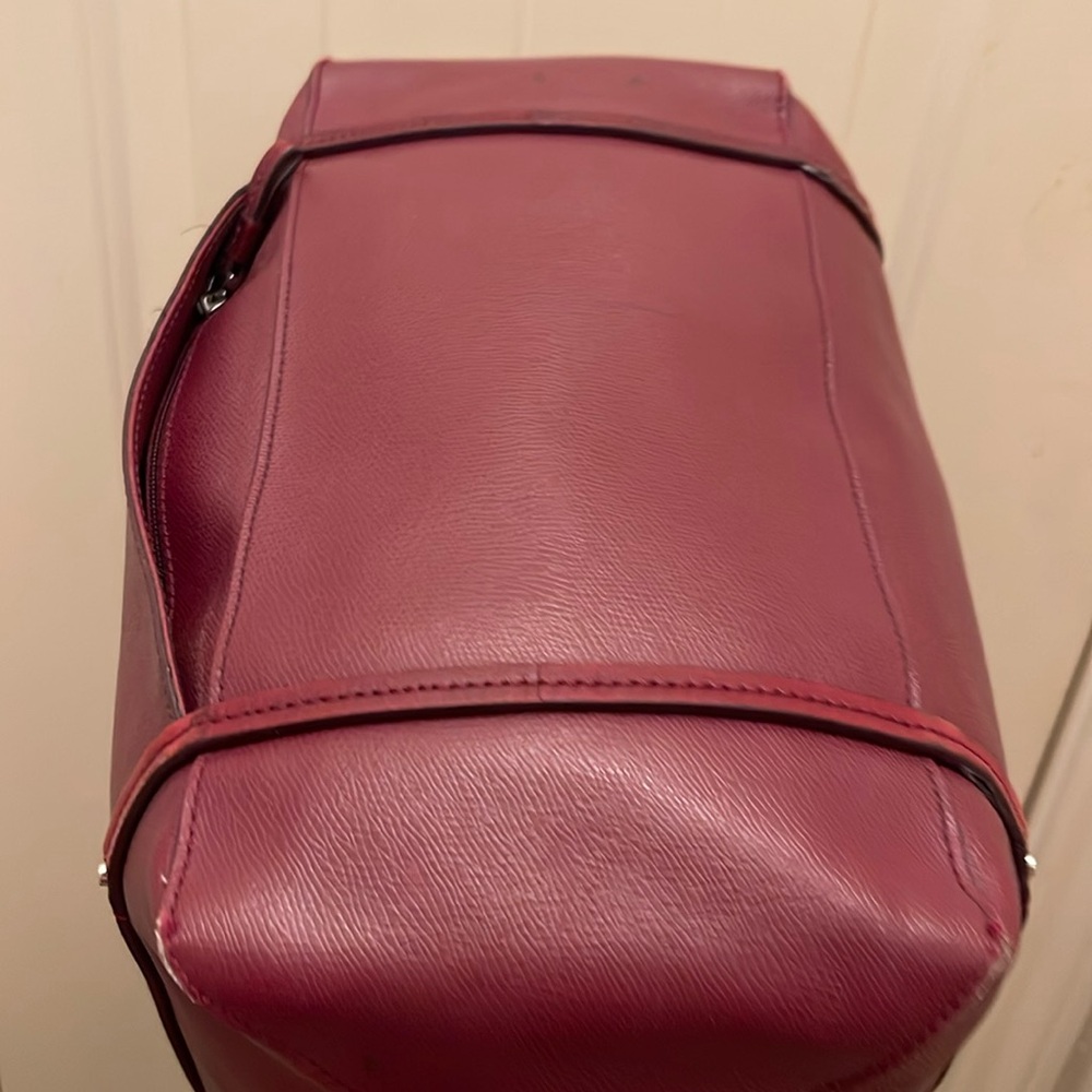 Tumi please check all picture of condition - Picture 12 of 17
